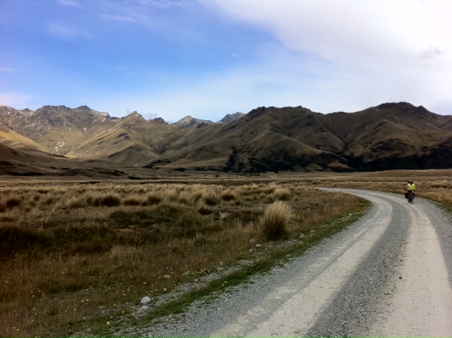 27 February 2011 à 15h45 - Des km de routes désertiques, au milieu de ces majestueuses montagnes..